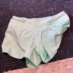 LULULEMON hotty hot shorts size 6!